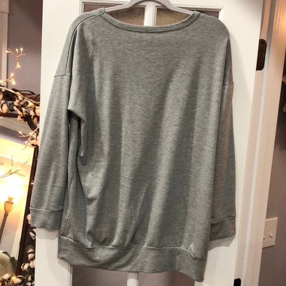 Grey sweatshirt with front pocket - Picture 2 of 3